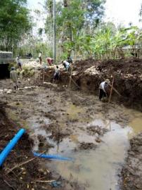 Kegiatan pembagunan talut di Sumur Gede